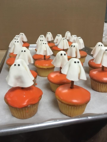 Ghosts and Halloween Cupcakes
